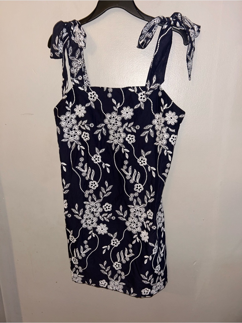 Loft Dress - navy/white embroidered floral tie strap mini length NWT - Picture 3 of 12